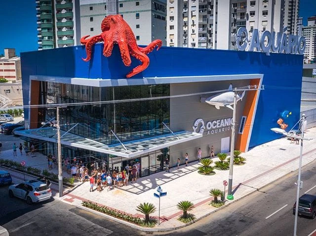 Vista aérea da fachada do Oceanic Aquarium